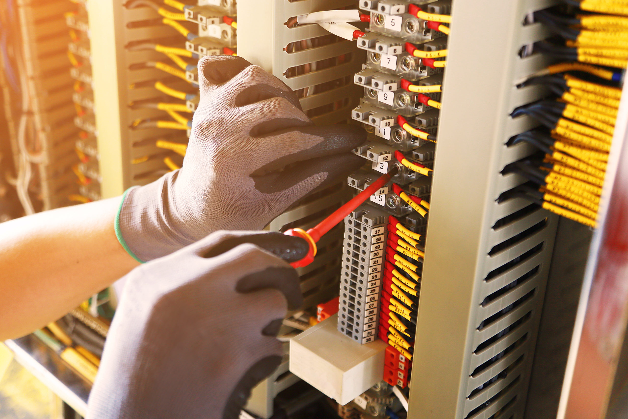 electrician using eVolve MEP software